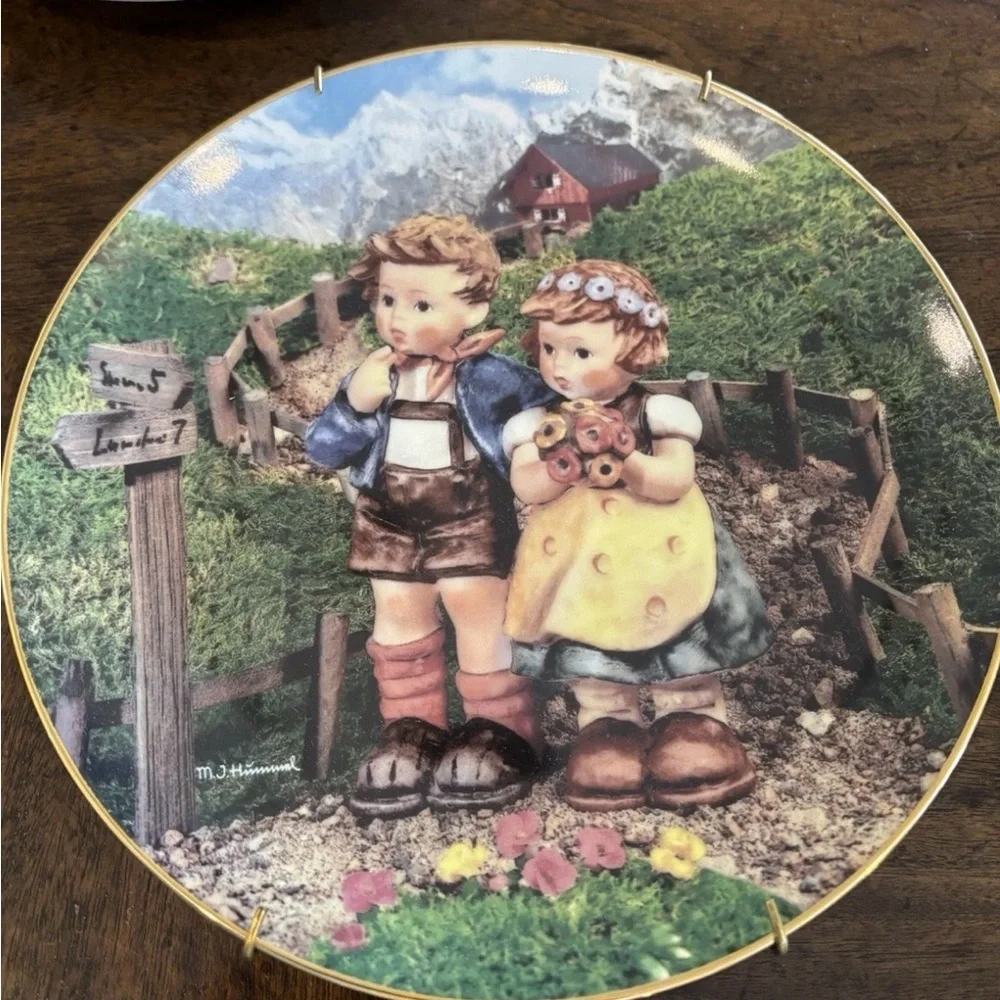Charming Nostalgic Wall Plate Set of 6 MJ Hummel Vintage